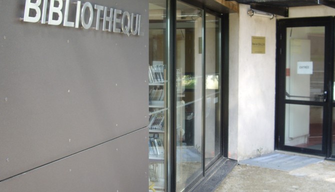 Entrée de la bibliothèque