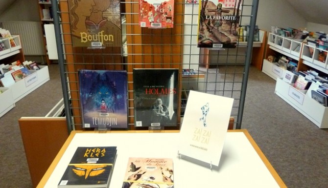 table de présentation de bandes dessinées