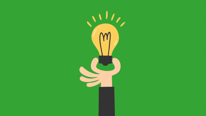 5 choses à savoir. Les M. Illustration d'une main tenant une ampoule illuminée.