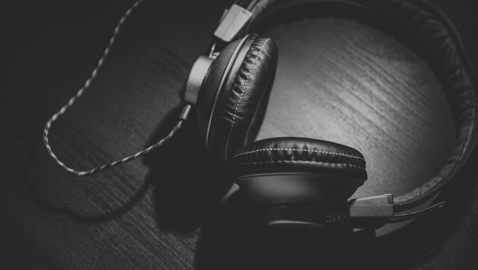 CC0 - Pixabay Photo en noir et blanc d'un casque audio.