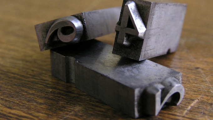 "numeral types" (CC BY-SA 2.0) by reingestalter caractères métalliques d'imprimerie
