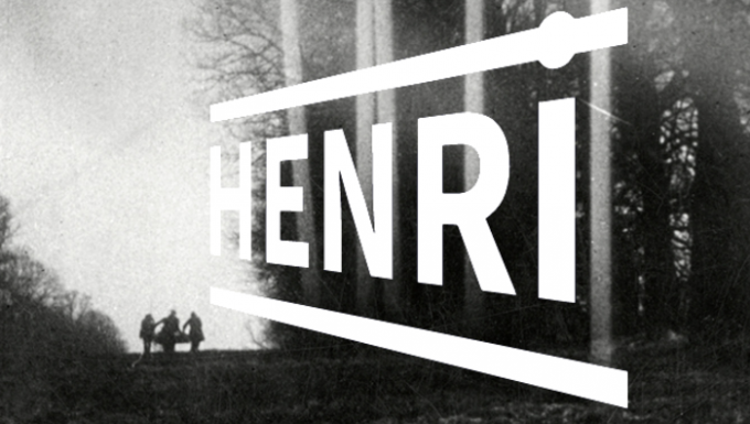 Cinémathèque Française Le mot Henri apparait au-dessus d'un film en noir et blanc