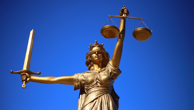 CC0 Pixabay Statue représentant la justice.