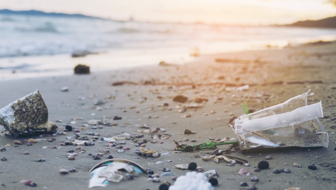 Photo de déchets sur une plage