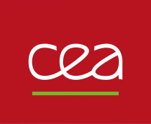 Logo CEA. Des lettres stylisées blanches sur fond rouge.
