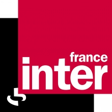Un carré de couleur rouge chevauchant un carré de couleur noir