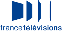 Lettres stylisées bleues sur fond blanc. Quatre rectangles bleus disposés en perspective.