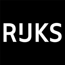 Logo Rijksmuseum Amsterdam : lettres stylisées blanc sur fond noir