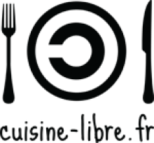 Letters stylkisées noires sur fond blanc. Le logo symbolisant les licences libres est entouré de deux couverts, en lieu et place d'une assiette.