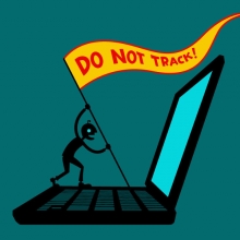 Illustration d'un personnage faisaint face à l'écran d'un ordinateur portable géant. Il brandit un étandard sur lequel est inscrit : "Do not track".